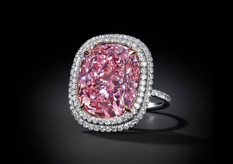 Уникальное бриллиантовое кольцо с розовым