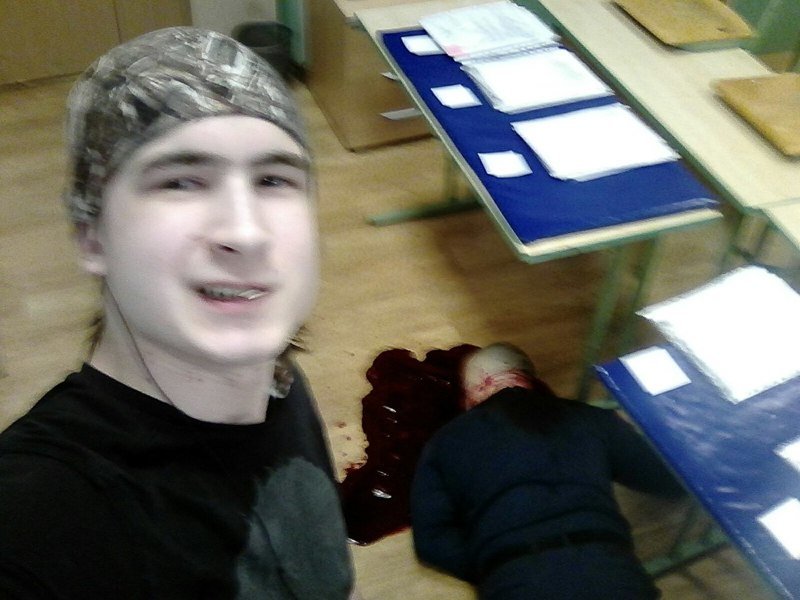 Студент зарезал учителя и сделал селфи с трупом: кровавые кадры из московского колледжа