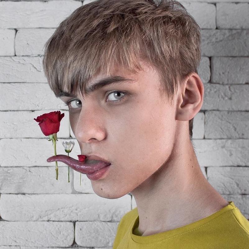 18-летний парень из России создает работы в стиле Темный сюрреализм