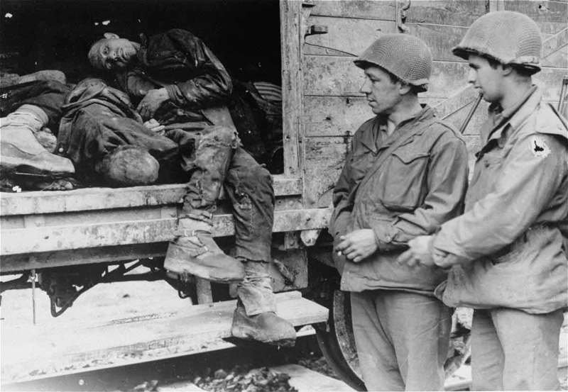 Месть за ужасы концлагеря Дахау. Массовые расстрелы немцев американскими войсками 1945 года