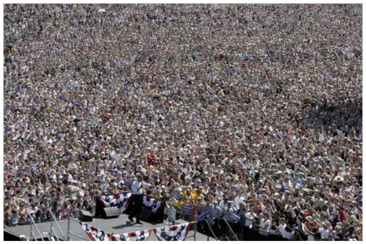 Большое количество людей это сколько. Толпа миллион человек. Миллион человек в одном месте. Огромная толпа людей. Гигантская толпа.