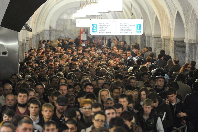Московское метро (час пик). Впрочем, во многих крупных городах мира такая в час пик такое метро