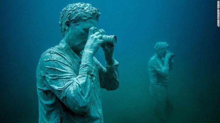 Искусство на дне океана: в Европе открылся первый подводный музей