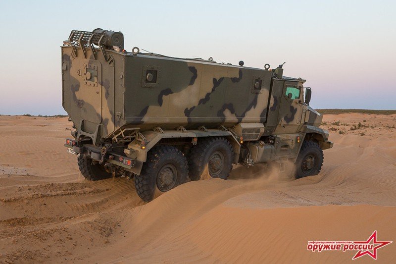 Экспедиция перспективной техники для Министерства обороны России в пустыне