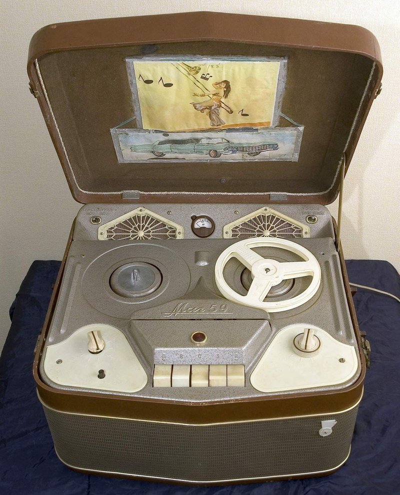 Советский магнитофон 1959 года.