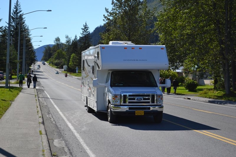 Туристы предпочитают арендовать автодома и путешествовать по Аляске на четырех колесах. Инфраструктура и дороги позволяют получать от этого огромное удовольствие 