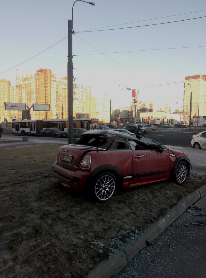 В Санкт-Петербурге сотрудники автомойки разбили клиентский автомобиль