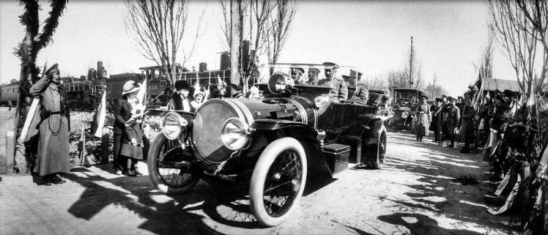 Царь предпочитал открытые модели и любил, когда личный шофер Адольф Кегресс ездил намеренно быстро.