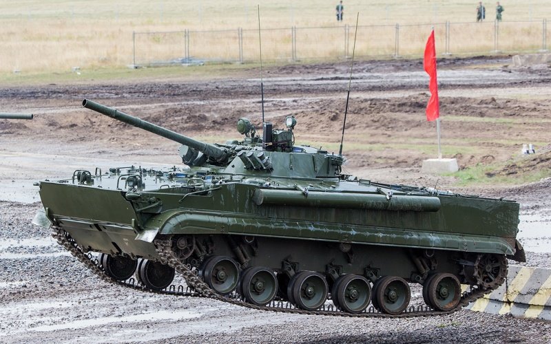 Россия вышла на первое место в мире по количеству танков, БМП и РЗСО
