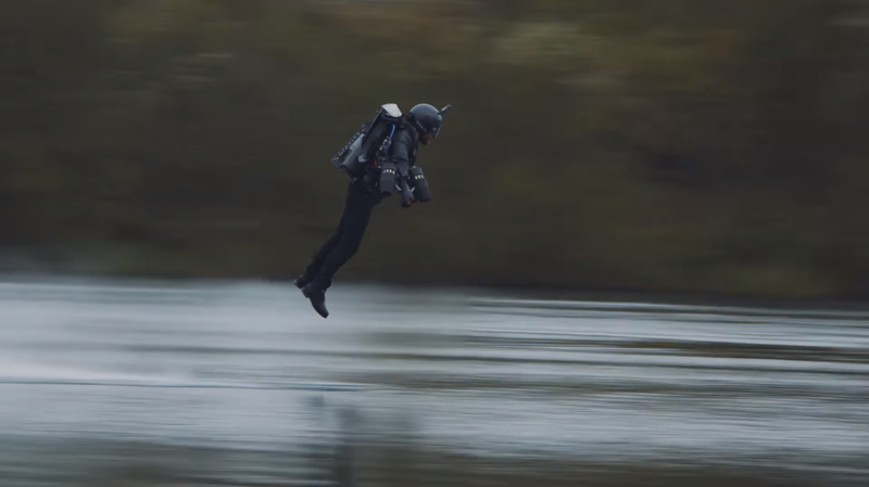 50 км/ч в летающем костюме над водой