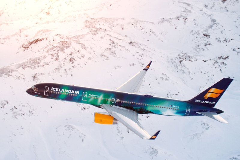 3. Icelandair — исландская авиакомпания, а Исландия славится красивейшим северным сиянием, поэтому симбиоз этих двух составляющих был предопределен 