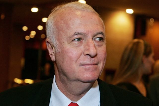 По предварительным данным, он покончил жизнь самоубийством.