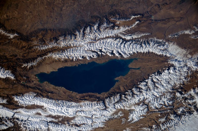 #ИссыкКуль – самое большое #озеро в Киргизии, входящее в 25 крупнейших по площади озёр мира и на 6 месте в списке самых глубоких озёр!