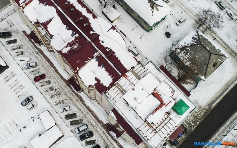"Замечательный" сосед жильцов южно-сахалинской семиэтажки построил на крыше сауну