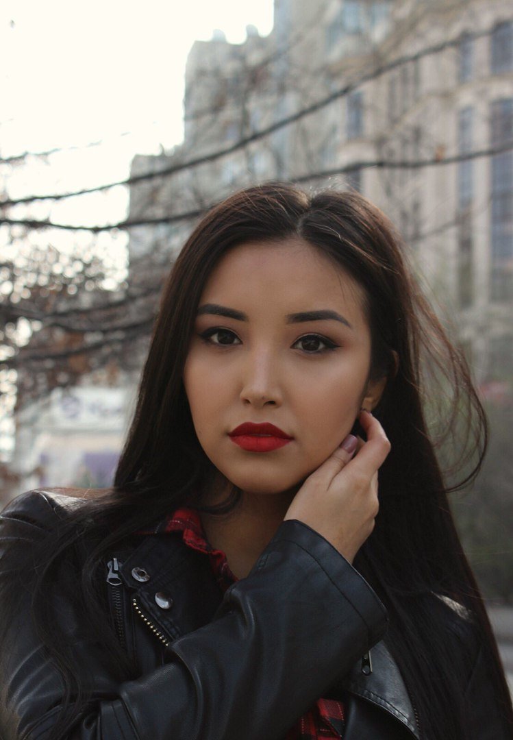 Фотоподборка красивых казахских девушек (50 фото)