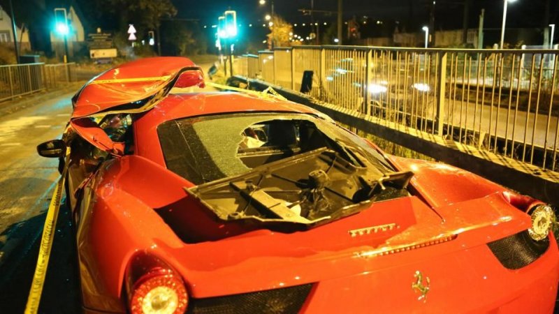 Британец на Ferrari устроил массовую аварию