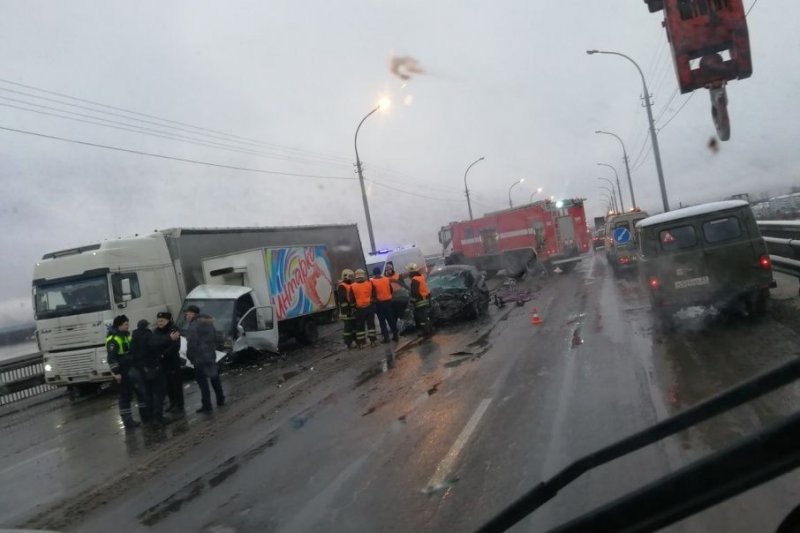 Авария дня. На мосту в Архангельске произошло смертельное ДТП