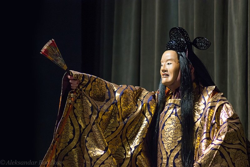 15. В Японии до сих пор существует "но" - древнейший вид японского драматического театра, для которого характерно использование масок. Он берет истоки еще в 14 веке.