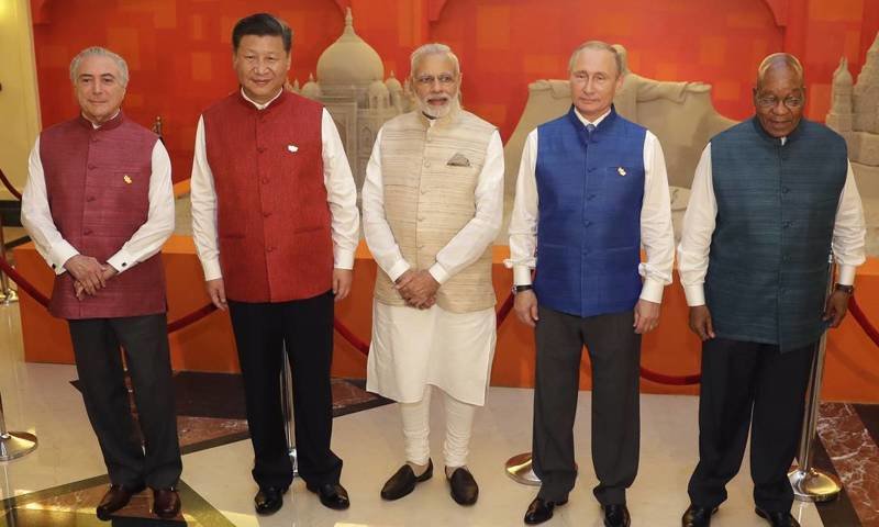 1. На Путине индийская национальная одежда - банди - на саммите в Гоа, 2017 год