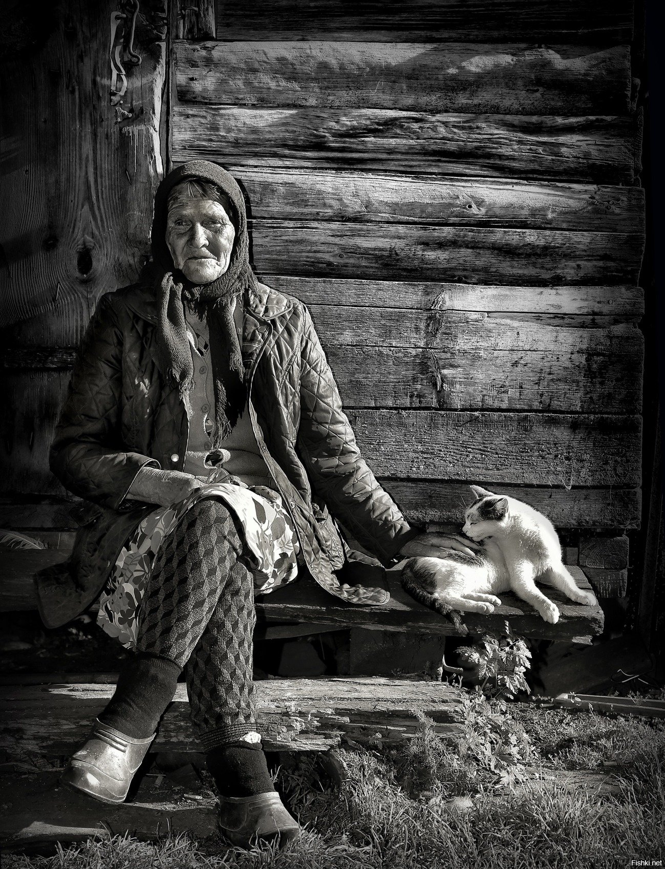 Старая фотосессия. Деревенские женщины. Жанровый деревенский портрет. Женщина в деревне. Жанровая фотосессия.