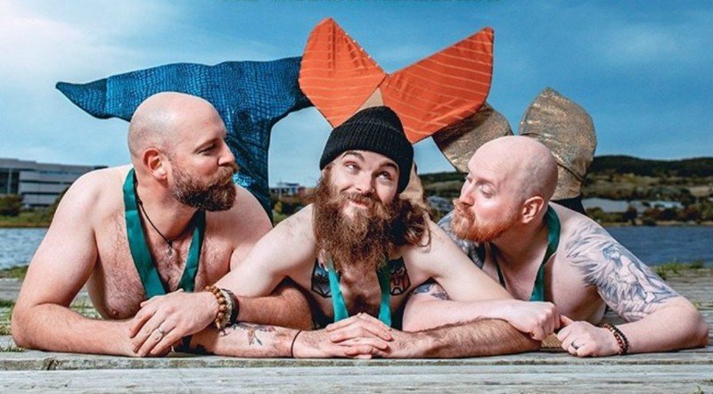 Канадские бородачи переоделись в русалок для благотворительного календаря
