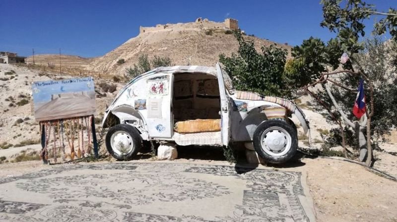 Мини-отель из старого Volkswagen в Иорданской
