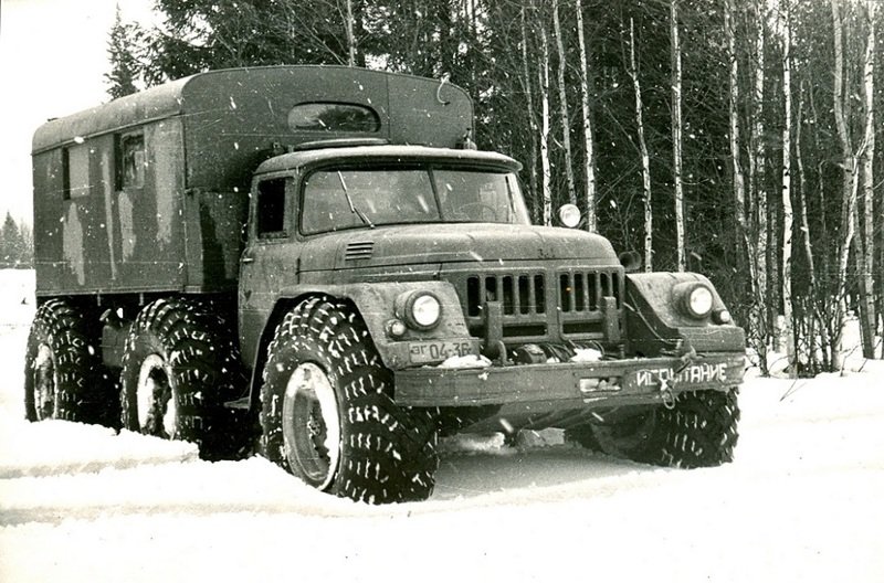 ЗИЛ-132 с автоматичес­кой коробкой и 24-дюймовыми шинами. 1961 год