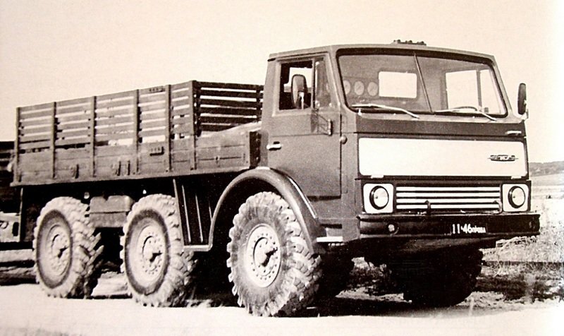 Прототип пятитонного бескапотного грузовика-тягача ЗИЛ-132Р. 1974 год