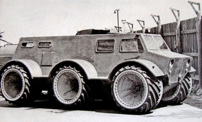 Машина ЗИЛ-136 с несущим безрамным корпусом и арочными шинами