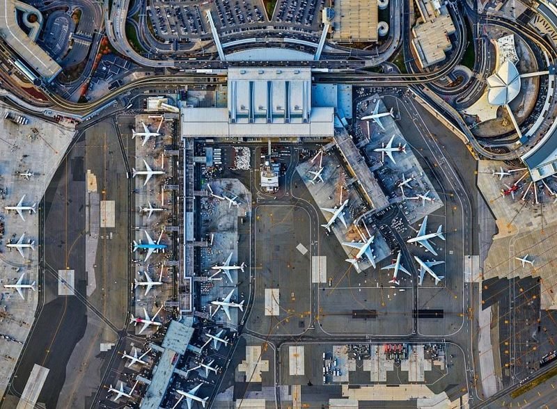Международный аэропорт имени Джона Кеннеди - крупнейший международный аэропорт в США, расположенный в районе Куинс, Нью-Йорк