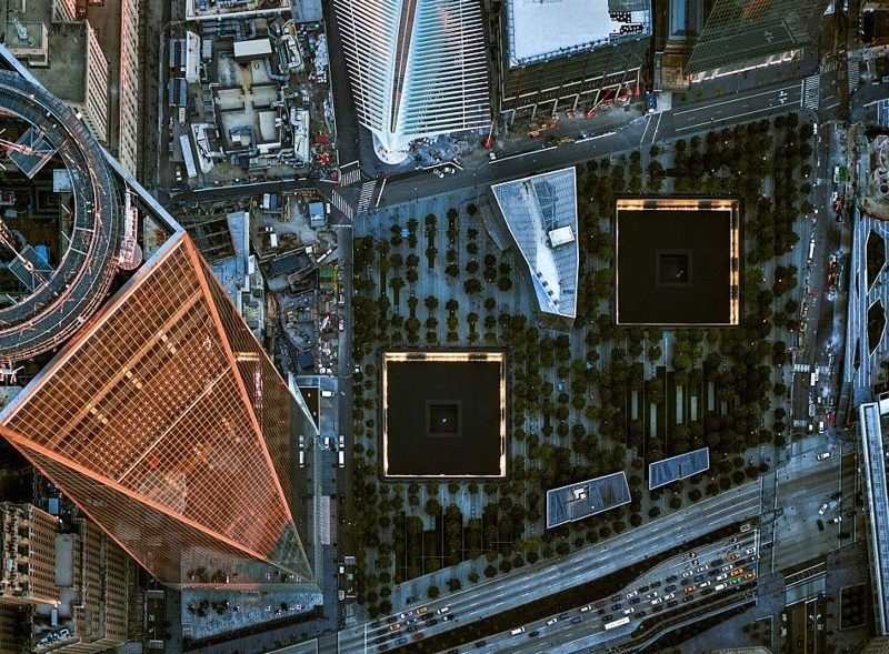 Национальный мемориал и музей 11 сентября - комплекс, расположенный на месте разрушенных в 2001 году башен Всемирного торгового центра