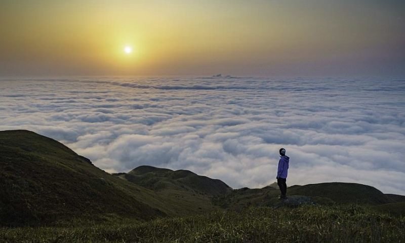 Вид с Сансет Пик - третьей по высоте горе Гонконга, 869 м над уровнем моря 