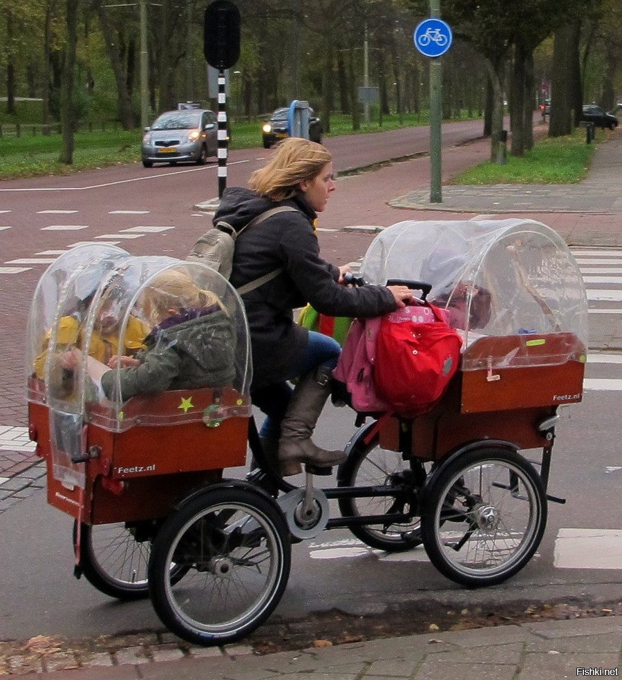 Велосипед с детской коляской