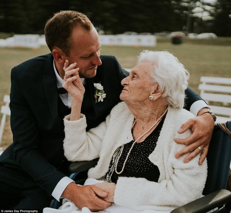 Когда твоя 92-летняя бабушка приезжает к тебе на свадьбу