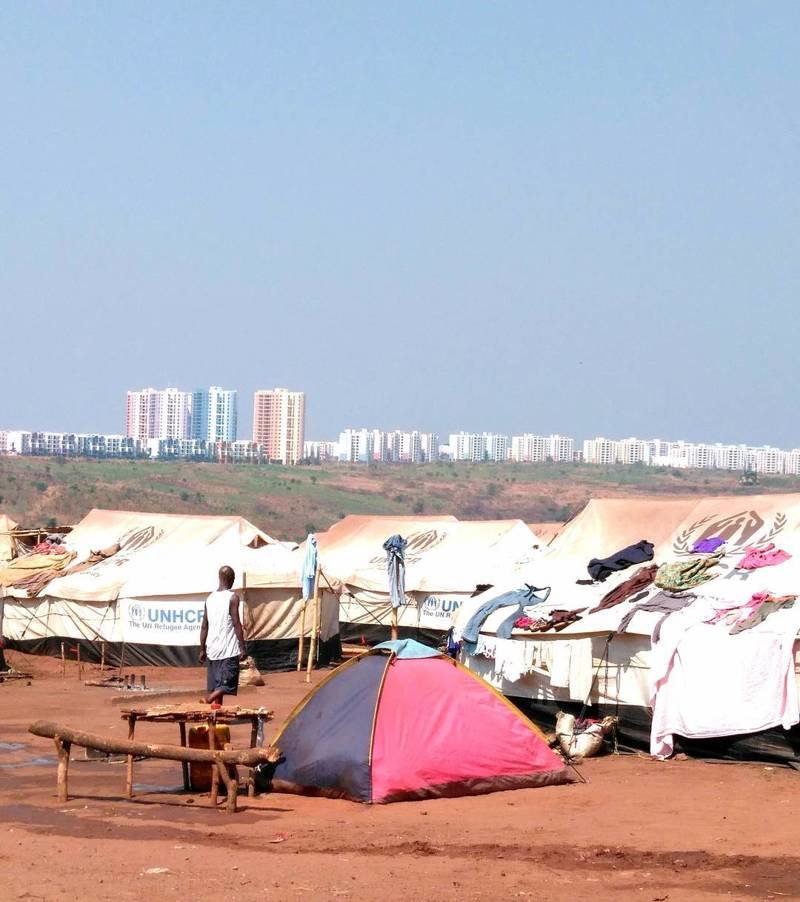 Беженцы из Конго в палаточном лагере в Анголе