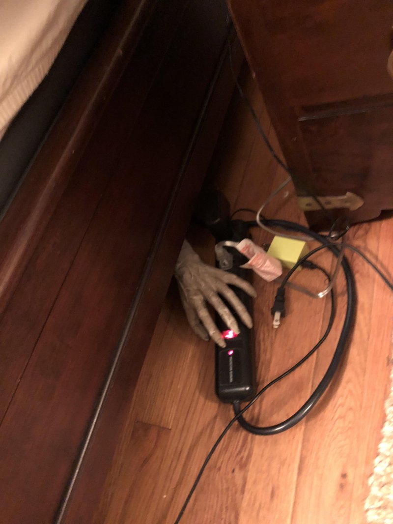 Монстр под кроватью 