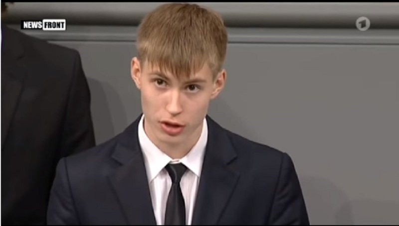 Школьник из Уренгоя покаялся за Россию перед Германией, за гибель гитлеровских палачей