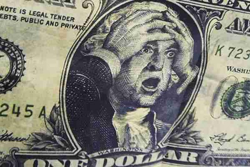 Когда обвалится доллар. Мнение экономиста