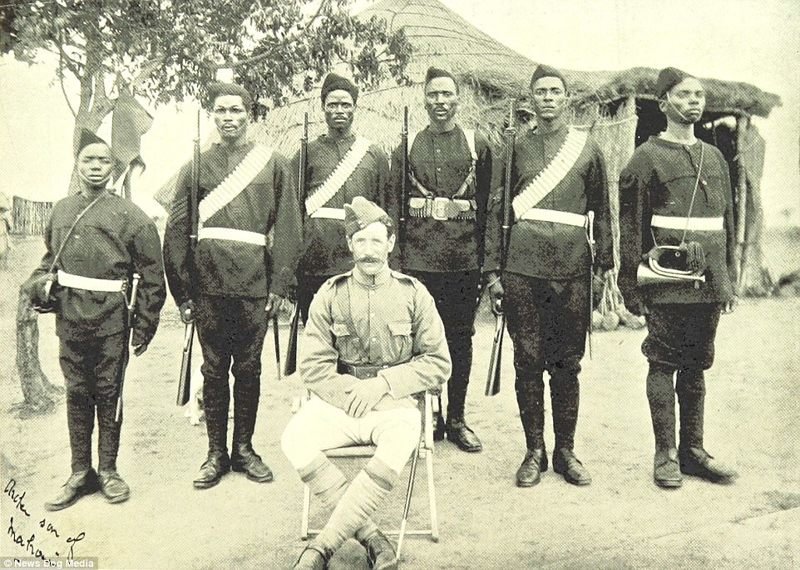 Майор Хардинг и родезийский "коренной контингент", ок. 1898 г.