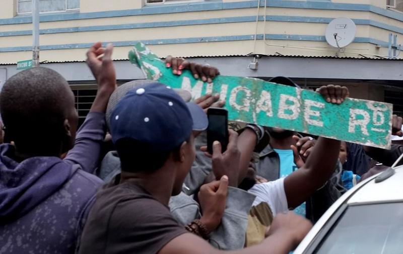 Конец режима Роберта Мугабе: президента Зимбабве смещают с поста