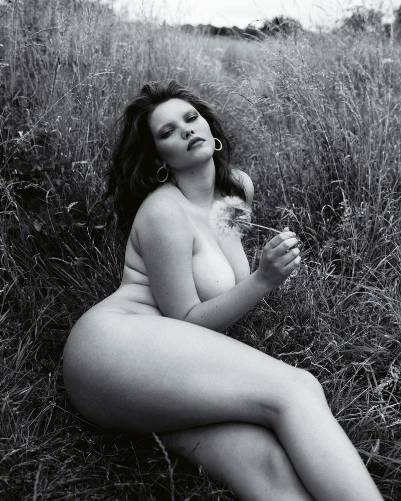 Нарушая традиции: Playboy снял модель plus-size в эротической фотосессии. 