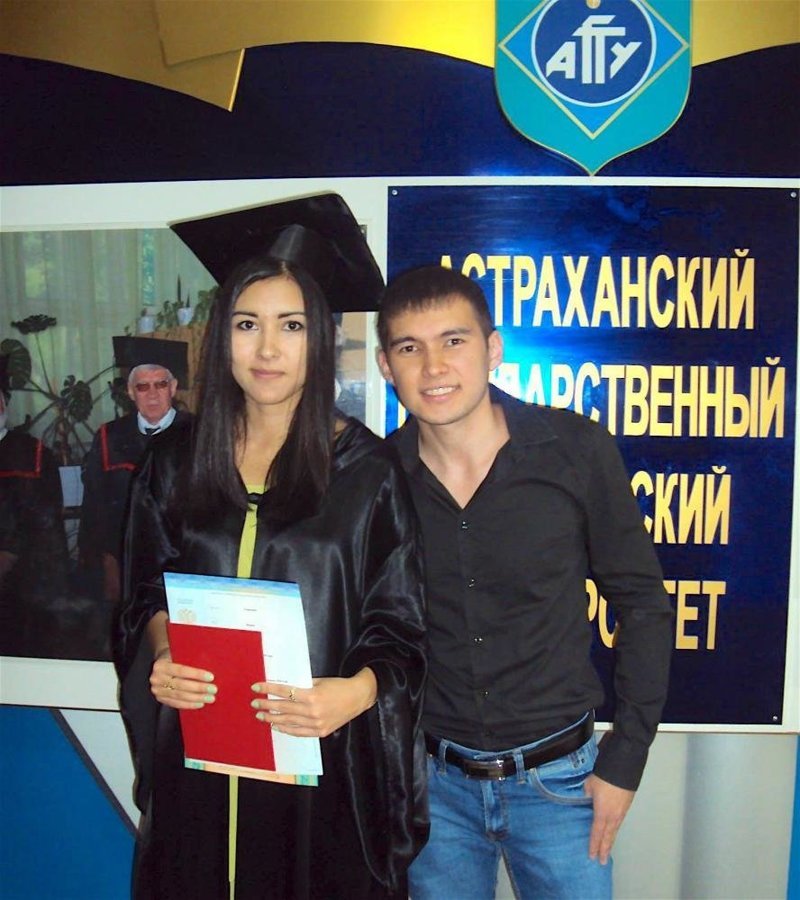 у Жанны уже есть красный диплом Астраханского Университета, и сейчас она учится в Санкт-Петербурге