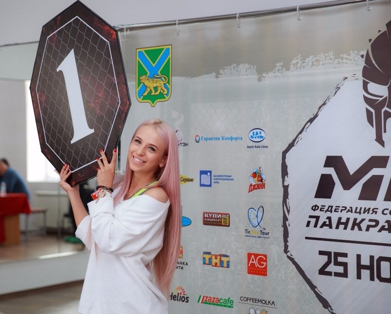 Во Владивостоке выбрали ринг-гёрл международного турнира по панкратиону