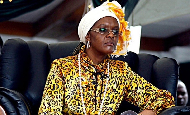Президента Зимбабве свергли из-за жены
