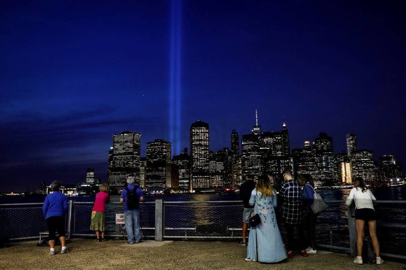 11. Tribute in Light устанавливают, чтобы отметить 16-ю годовщину терактов 11 сентября