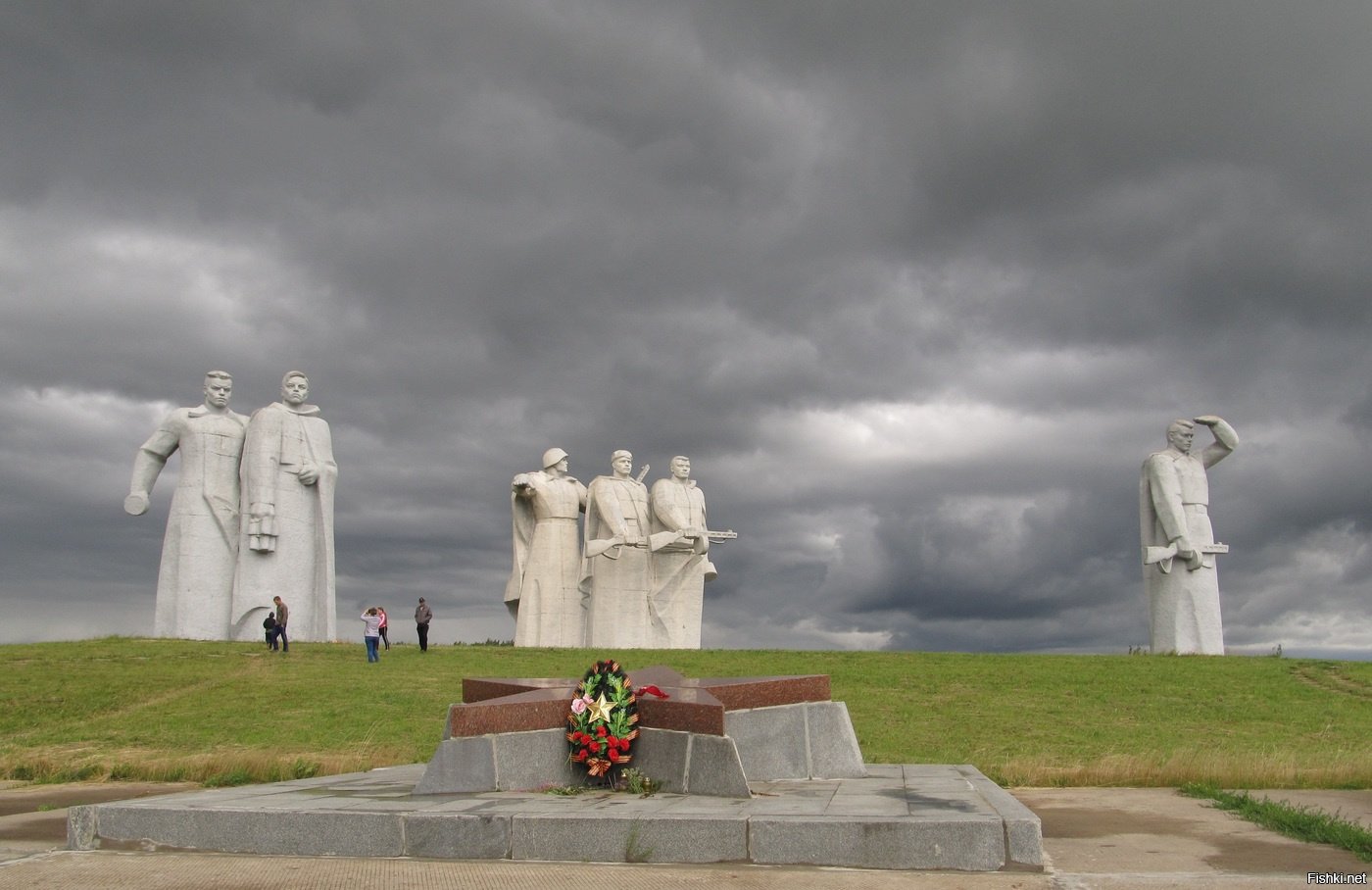 Мемориал «героям-панфиловцам» в Дубосеково