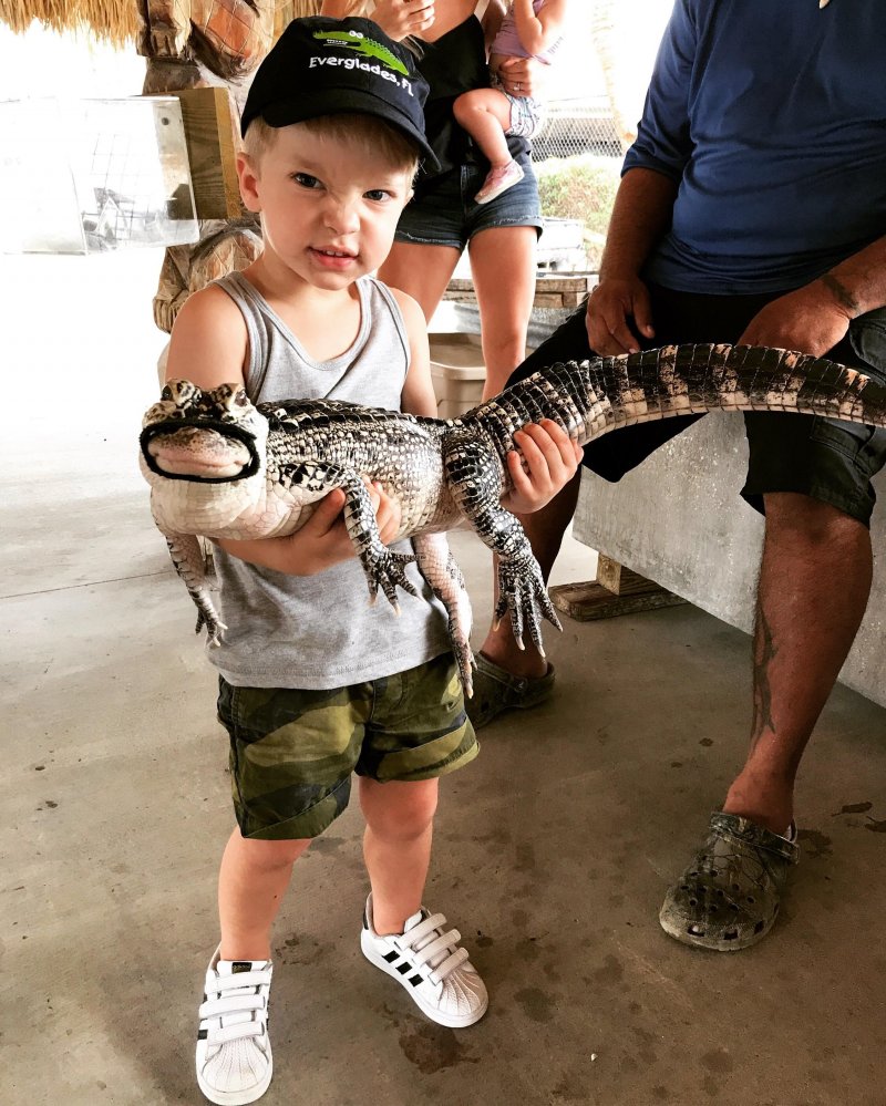 Мальчик с крокодилом 
