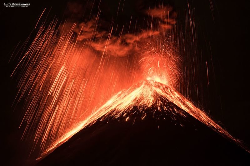 Фотографии извержения вулкана Фуэго