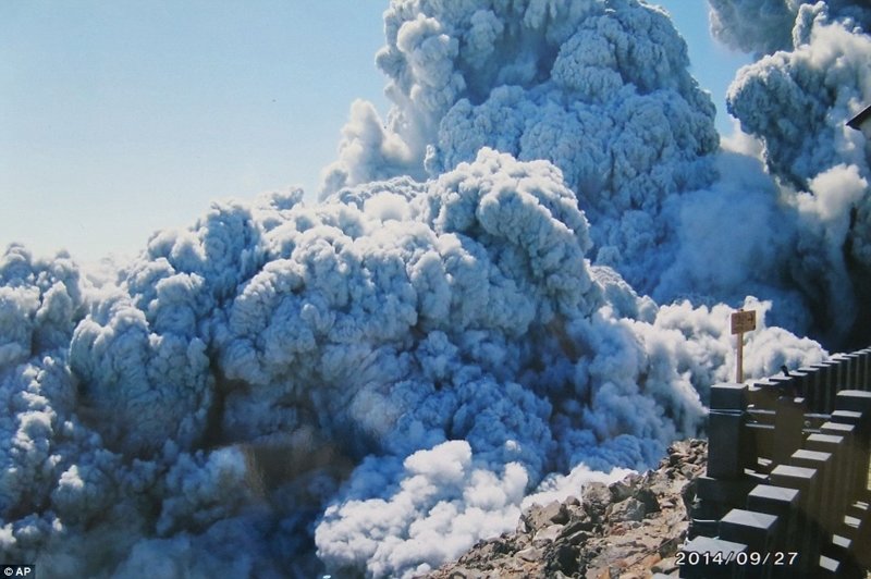 Извержение вулкана Онтакэ, 27 сентября 2014 года, Япония.