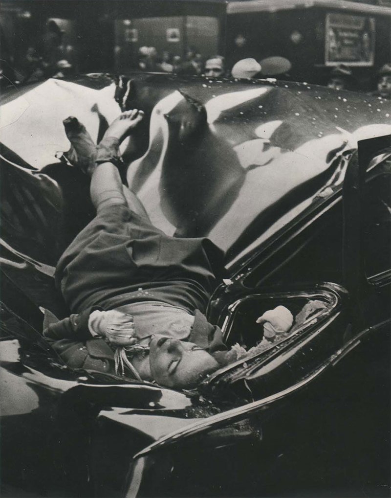 «Самое красивое самоубийство» — 23-летняя Эвелин Макхейл, расставшись с женихом, спрыгнула с Эмпайр-стейт-билдинг. Девушка упала с высоты 344 метров на крышу лимузина, припаркованного у обочины. 1947 год.